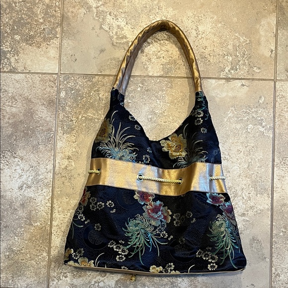 Elegant Floral Women's Bag in Black and Gold - Picture 7 of 7
